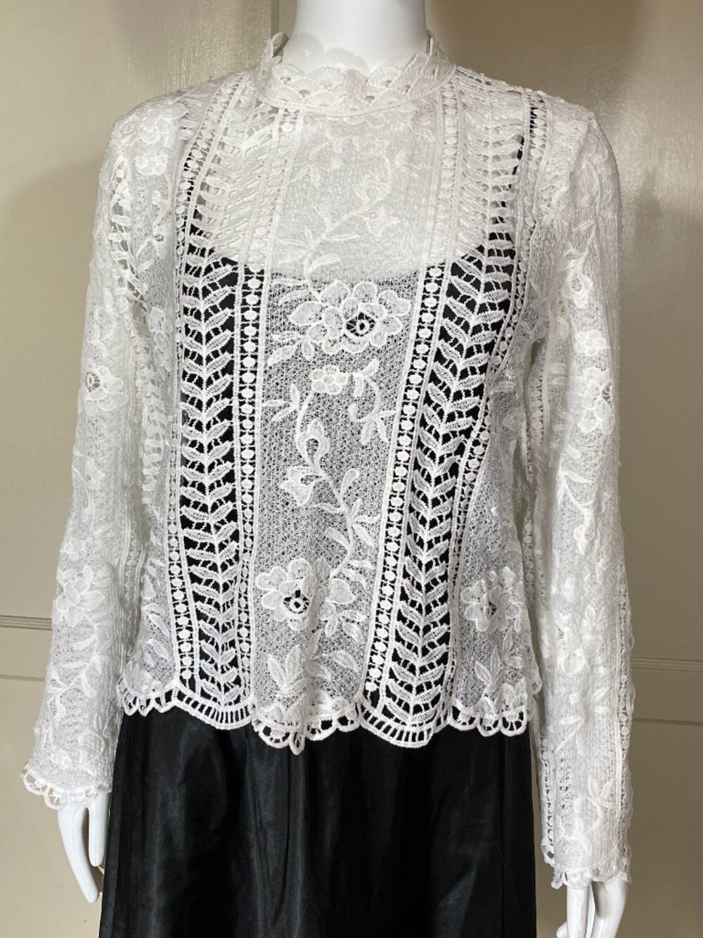 Lace Blouse Womens Sz M White Sheer Floral Embroidered Long Sleeve Boho Festival